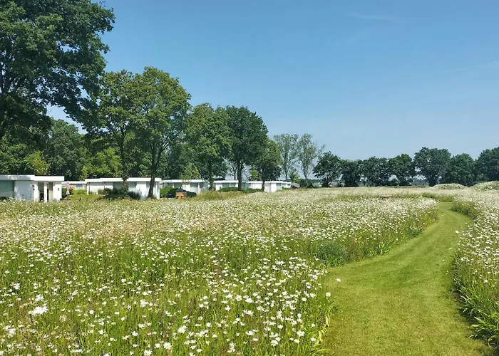 2 Bedroom Stunning In *