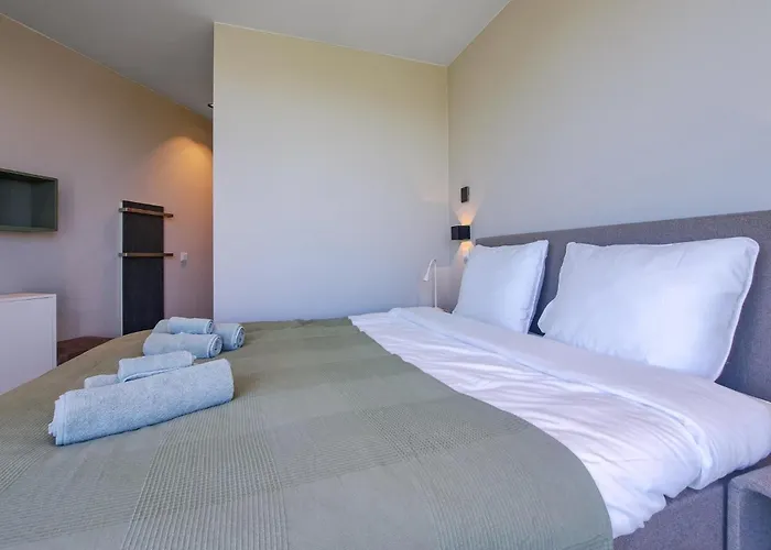 2 Bedroom Stunning In *