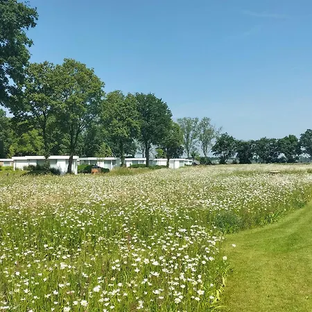 2 Bedroom Stunning In *